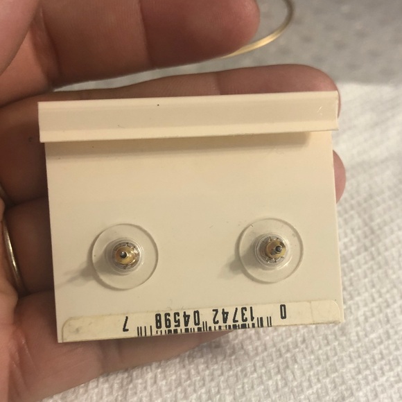 Gold and Pearl Jewelry Set - Picture 6 of 7